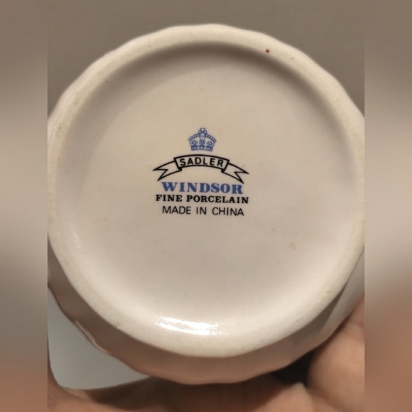 3/$30 Vintage Sadler Windsor sugar Bowl/ Vase Roses floral design 24K Gold trim - Picture 5 of 13